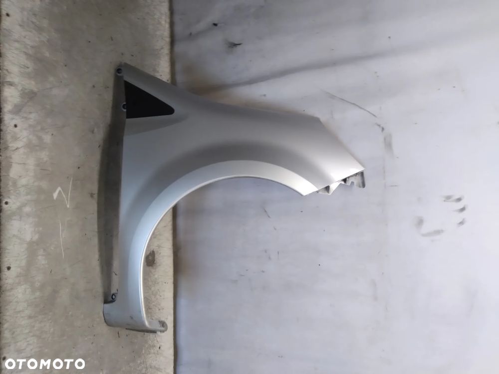 RENAULT MODUS BŁOTNIK PRZEDNI PRAWY TED69 SREBRNY - 1