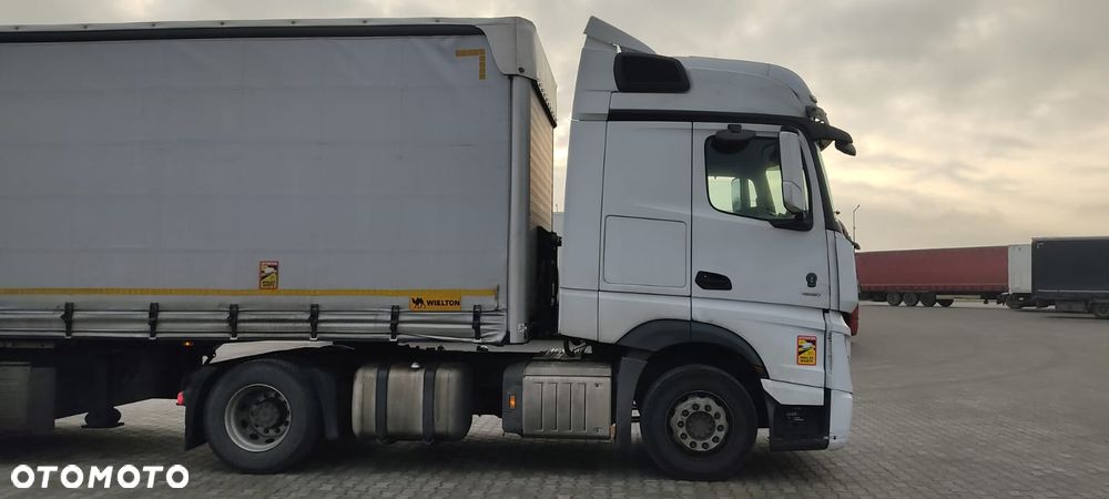 Mercedes-Benz Actros - 4