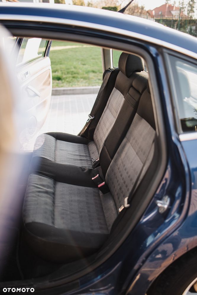 Volkswagen Passat 1.6 Exclusive - 7