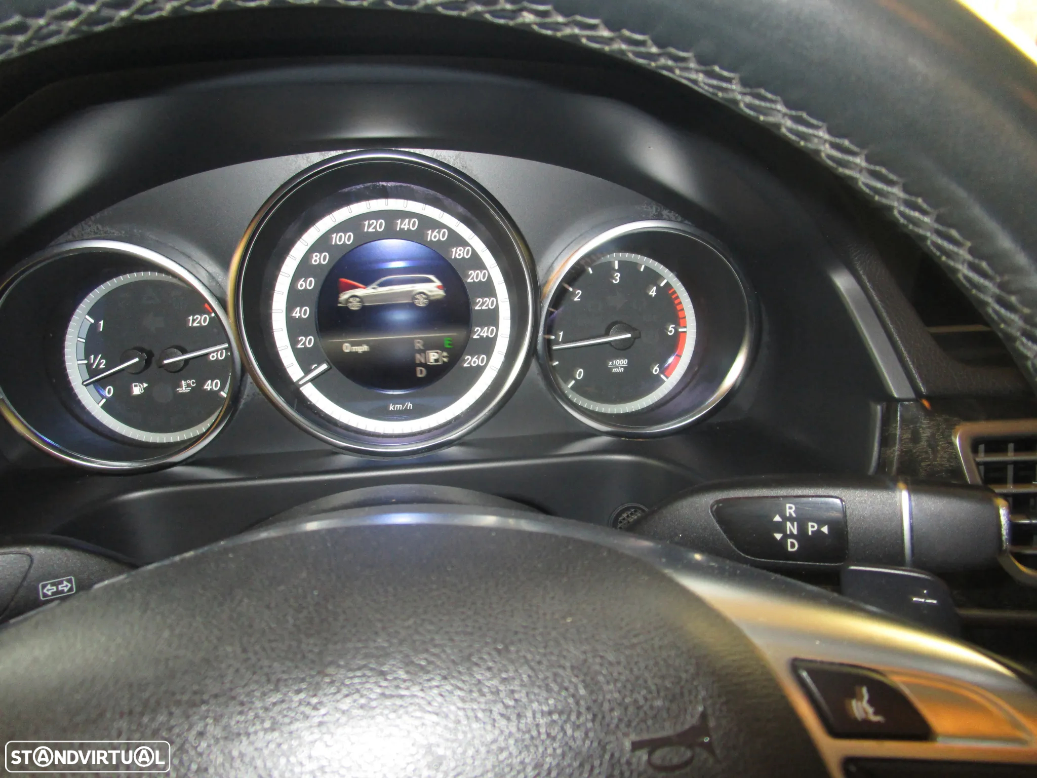 Mercedes-Benz E 200 T CDI DPF BlueEFFICIENCY 7G-TRONIC Avantgarde - 19