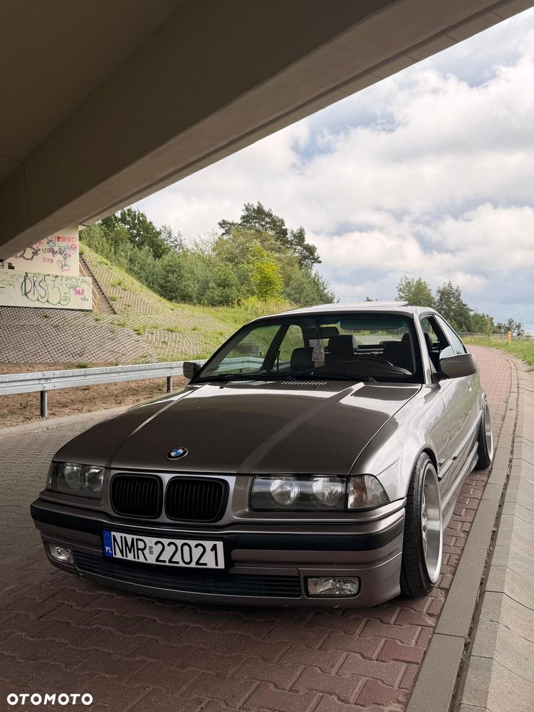 BMW Seria 3 323i - 21