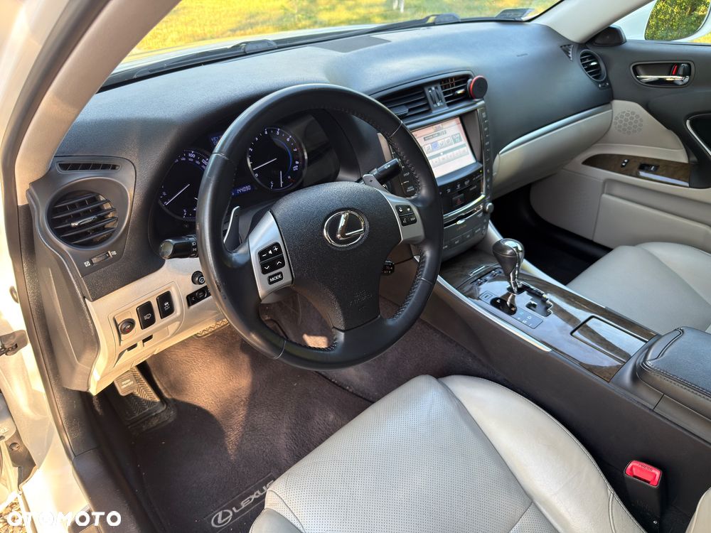 Lexus IS - 16