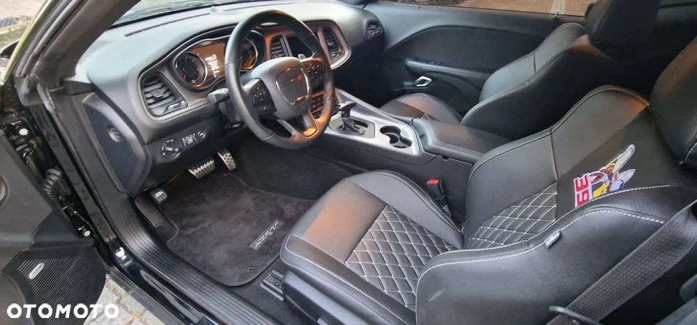 Dodge Challenger 6.4 Scat Pack - 26