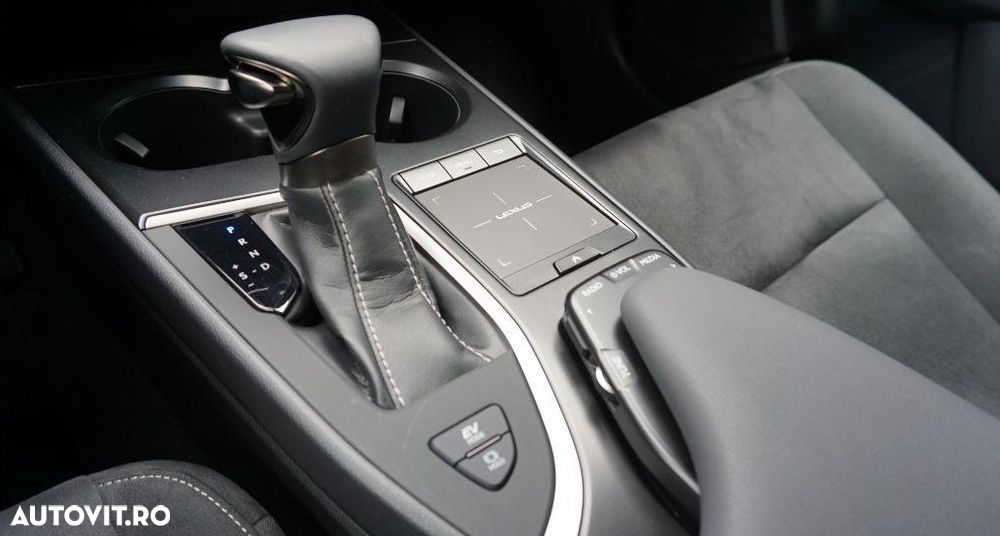 Lexus UX 250h FWD Business - 10