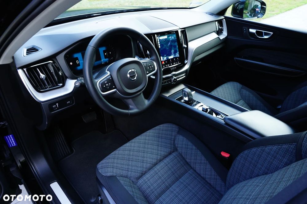 Volvo XC 60 B5 B AWD Momentum Pro - 18