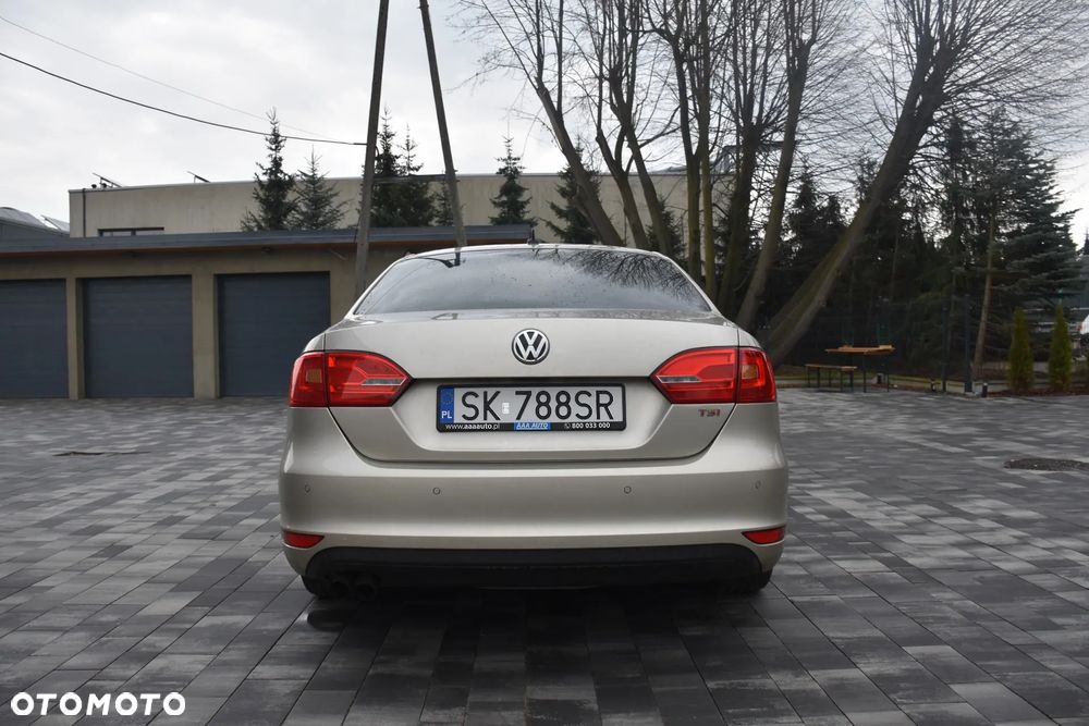 Volkswagen Jetta - 4