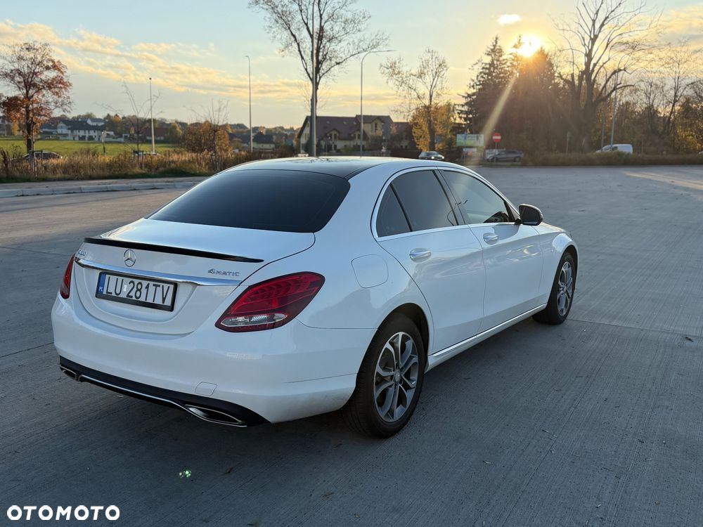 Mercedes-Benz Klasa C 300 7G-TRONIC - 22