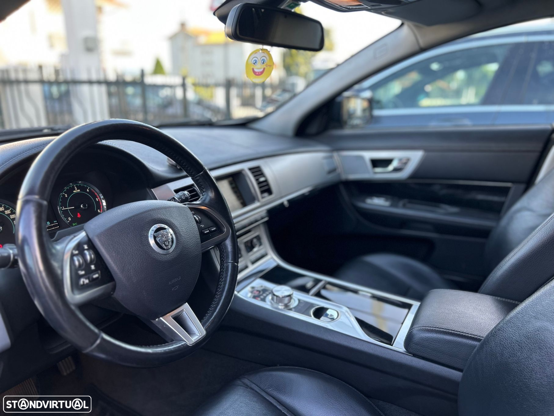 Jaguar XF Sportbrake 2.2 D R-Sport - 27
