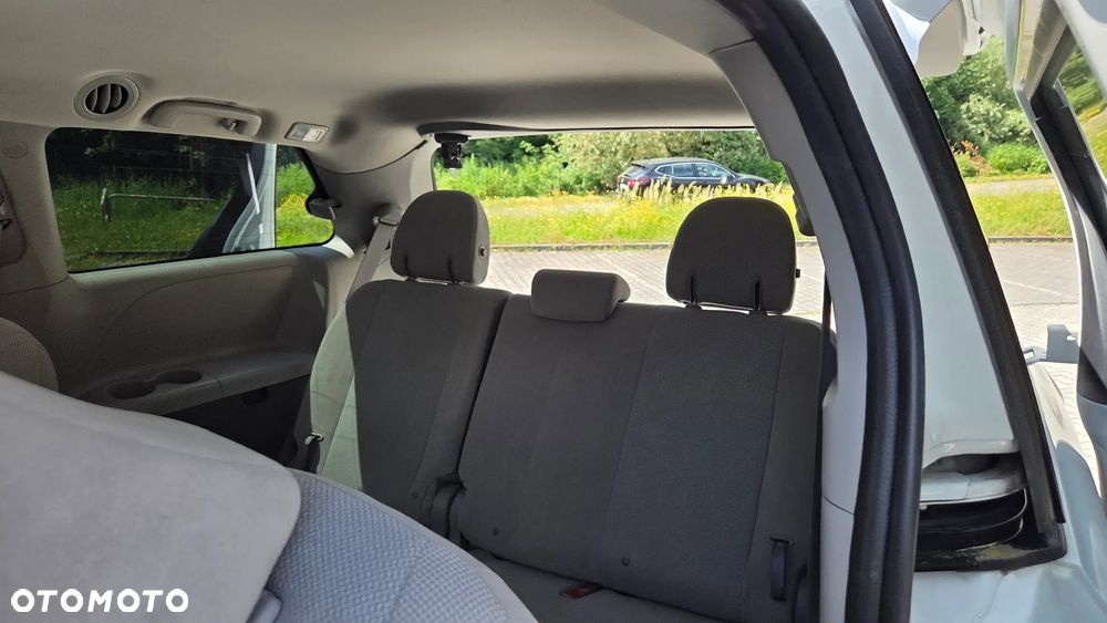 Toyota Sienna - 32