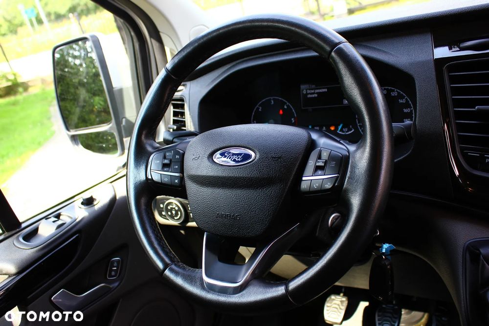 Ford TRANSIT CUSTOM TRAIL 2.0 TDCI 131KM 3 OSOBOWY NAVIGACJA KAMERA FELGI FULL OPCJA STAN PERFEKT FV23% - 30