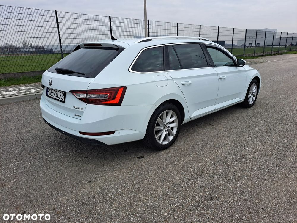 Skoda Superb 2.0 TDI Premium Edition - 4
