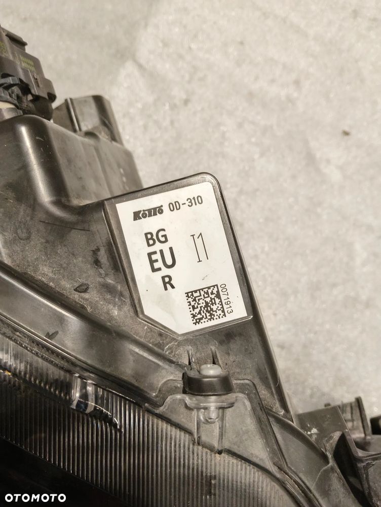 Toyota Yaris Cross FULL LED 1 SOCZEWKA PRZÓD STRONA PRAWA 0D-310 - 7