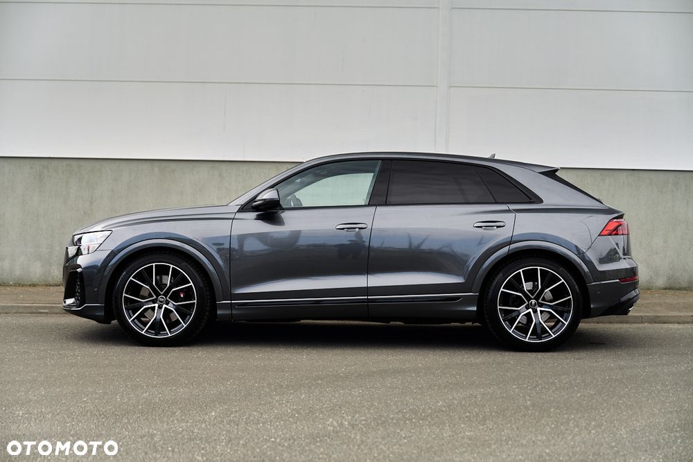 Audi SQ8 - 8