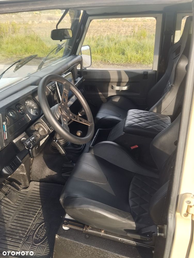 Land Rover Defender - 5