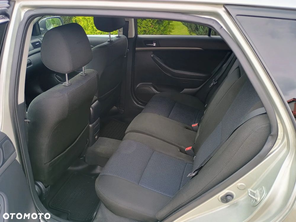 Toyota Avensis 2.0 D-4D Combi Executive - 7