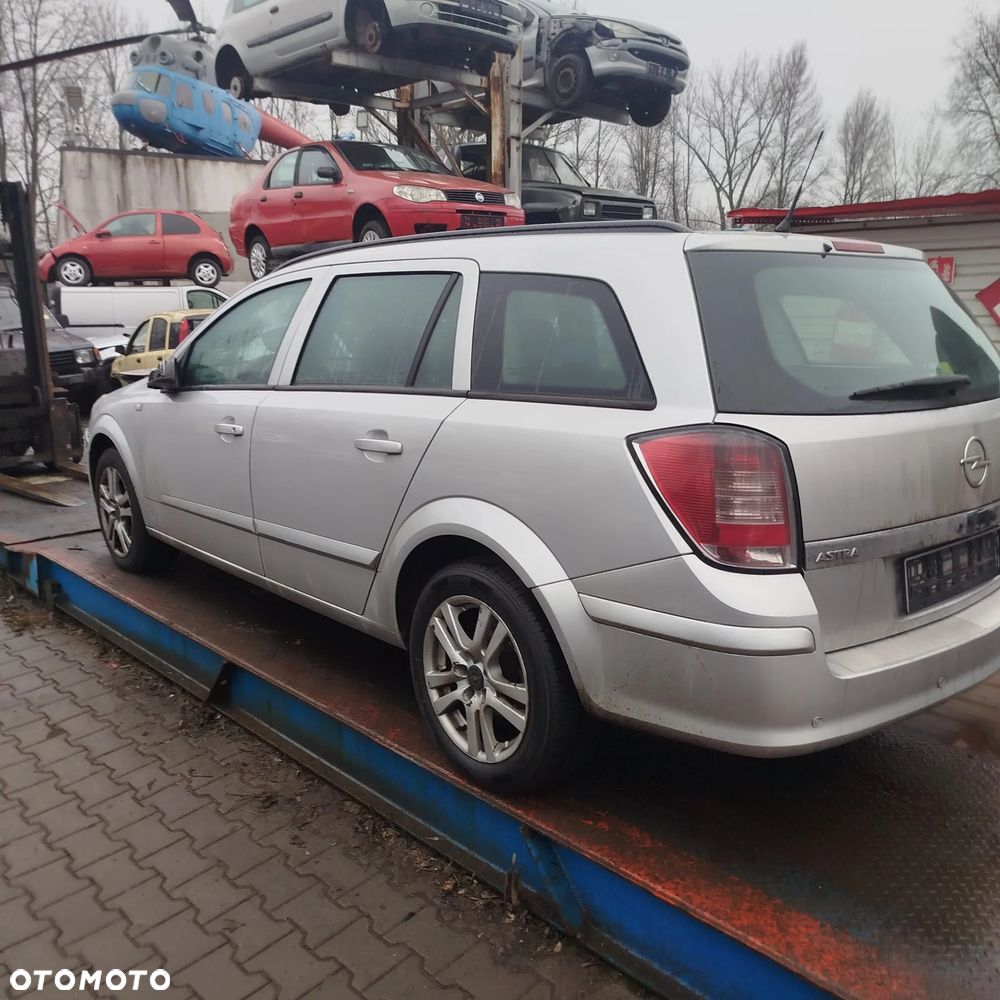 Opel Astra H na części . - 9
