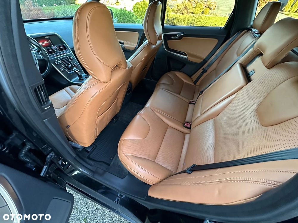 Volvo XC 60 D5 AWD Geartronic Summum - 18