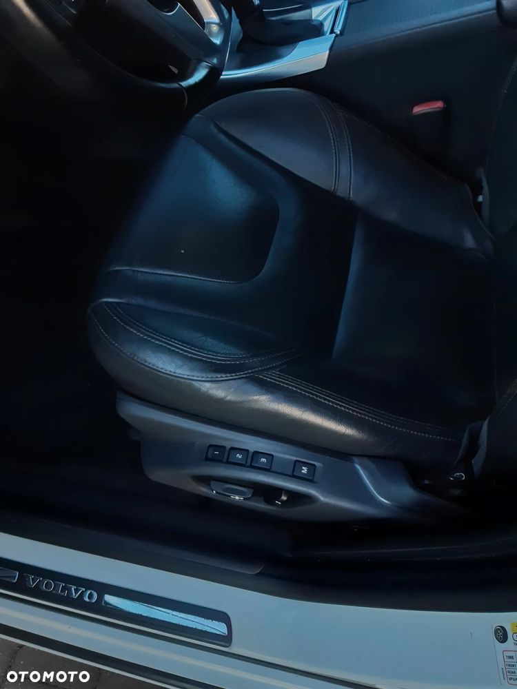 Volvo V60 Cross Country - 18