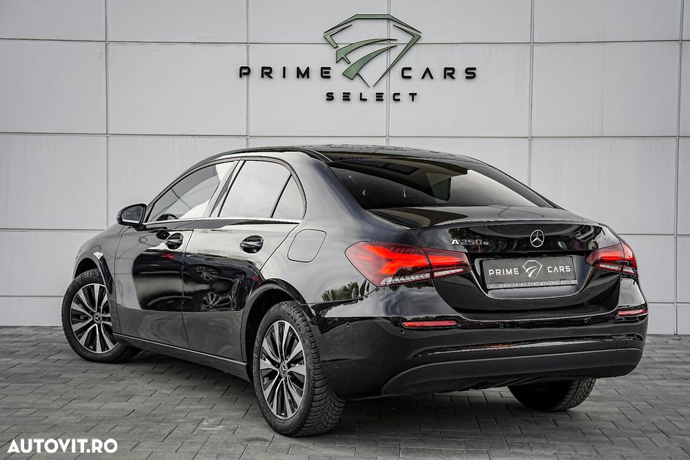 Mercedes-Benz A 250 e Sedan 8G-DCT Style - 4