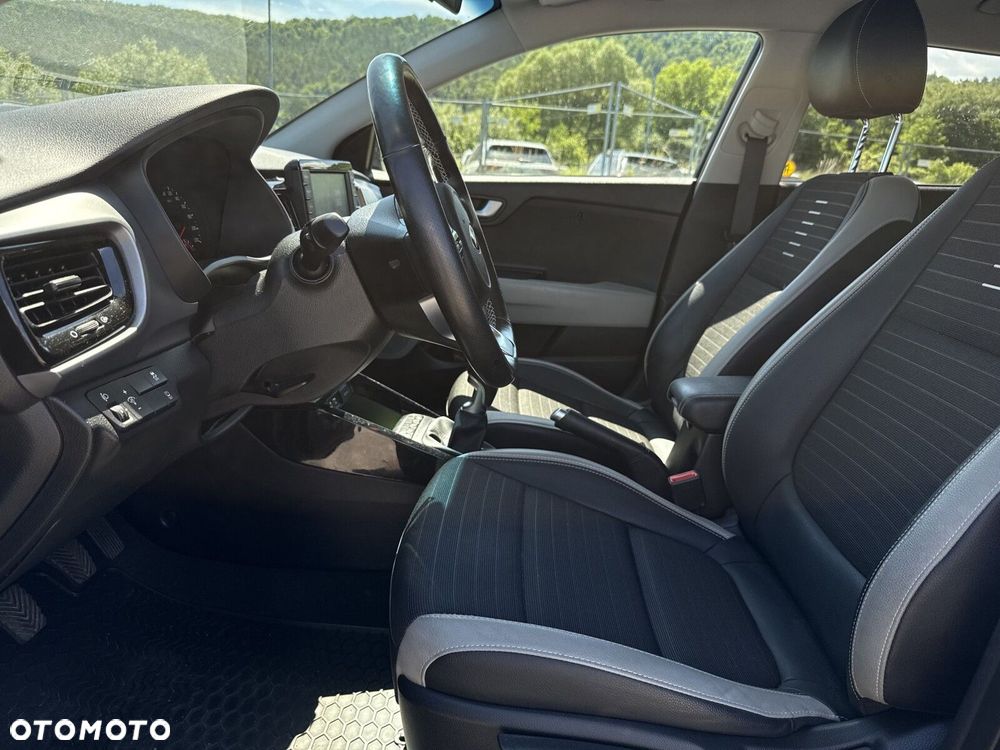 Kia Stonic 1.4 L - 11