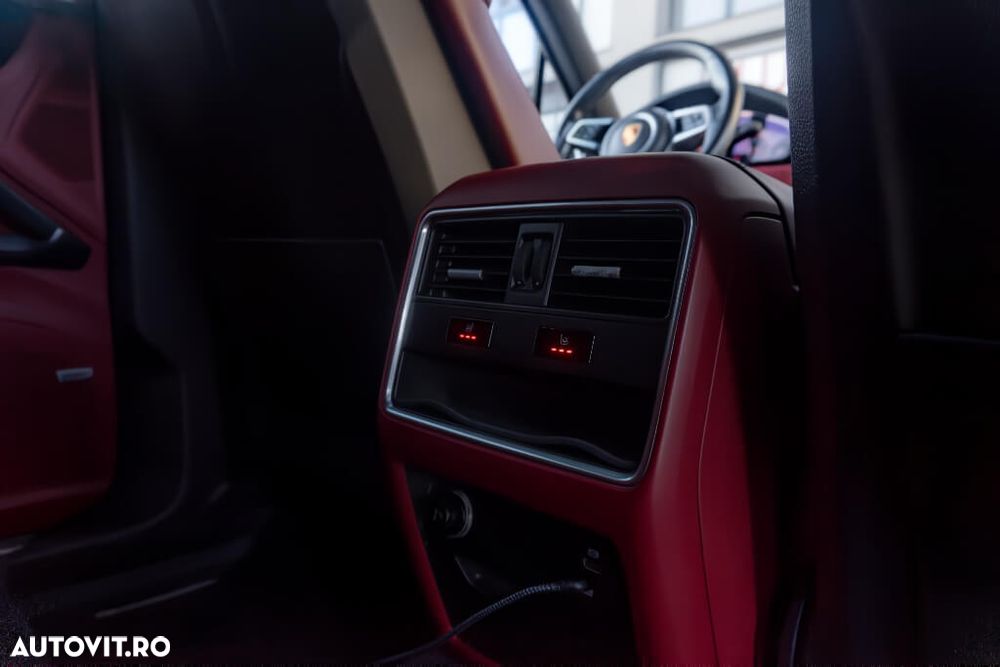 Porsche Cayenne - 38
