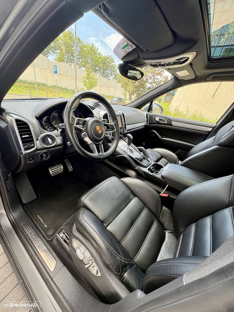 Porsche Cayenne S - 17