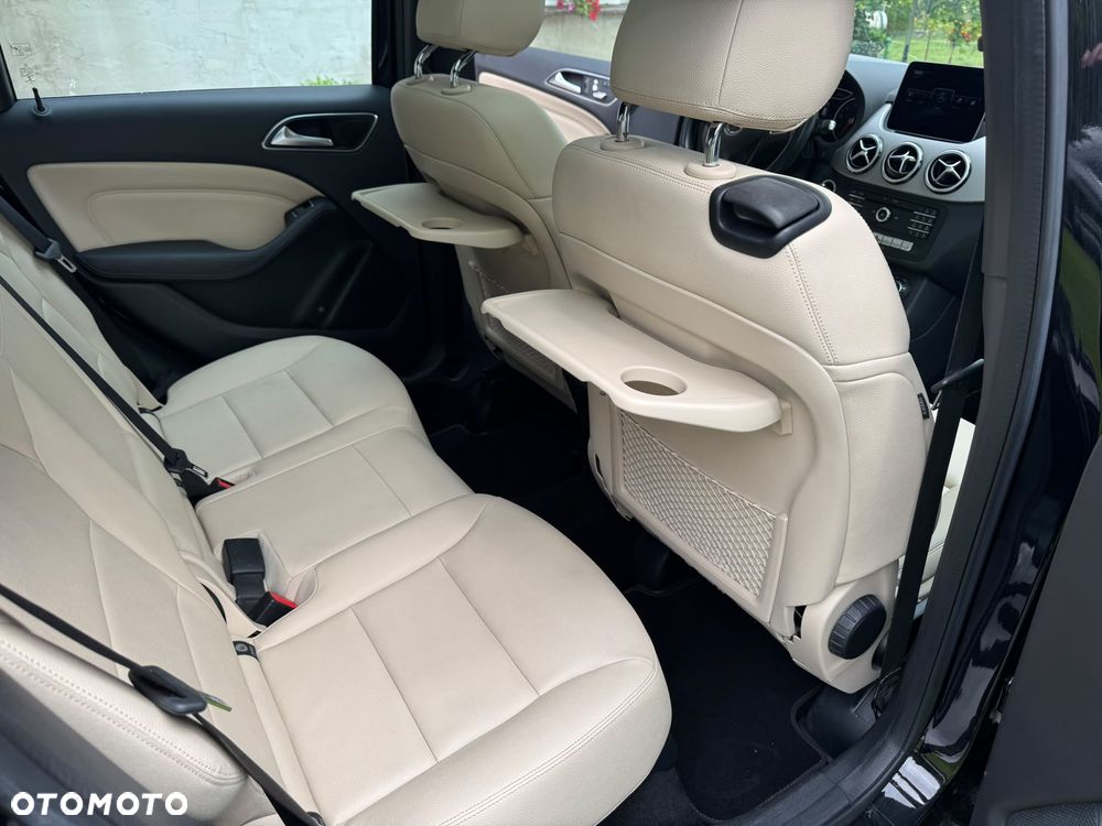 Mercedes-Benz Klasa B 250 4Matic 7G-DCT UrbanStyle Edition - 18