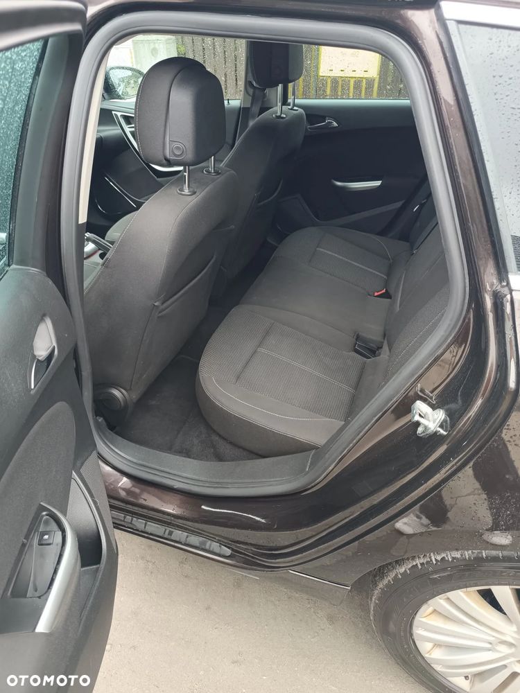 Opel Astra IV 1.6 T Cosmo - 13