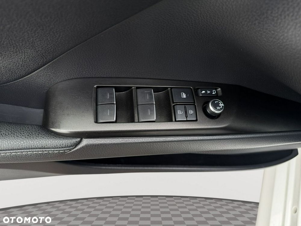 Toyota Camry - 12