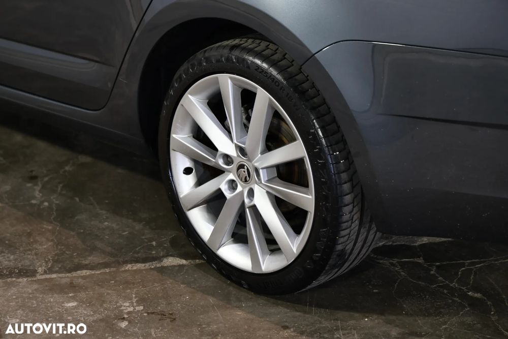 Skoda Octavia 1.6 TDI DSG Ambition - 32