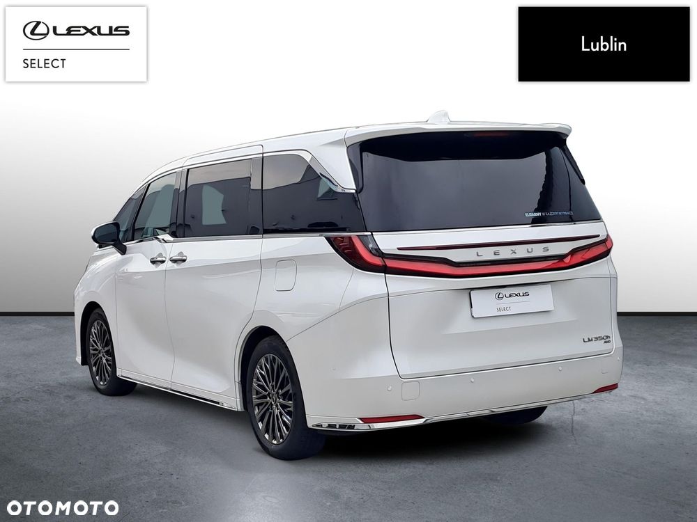 Lexus LM - 3