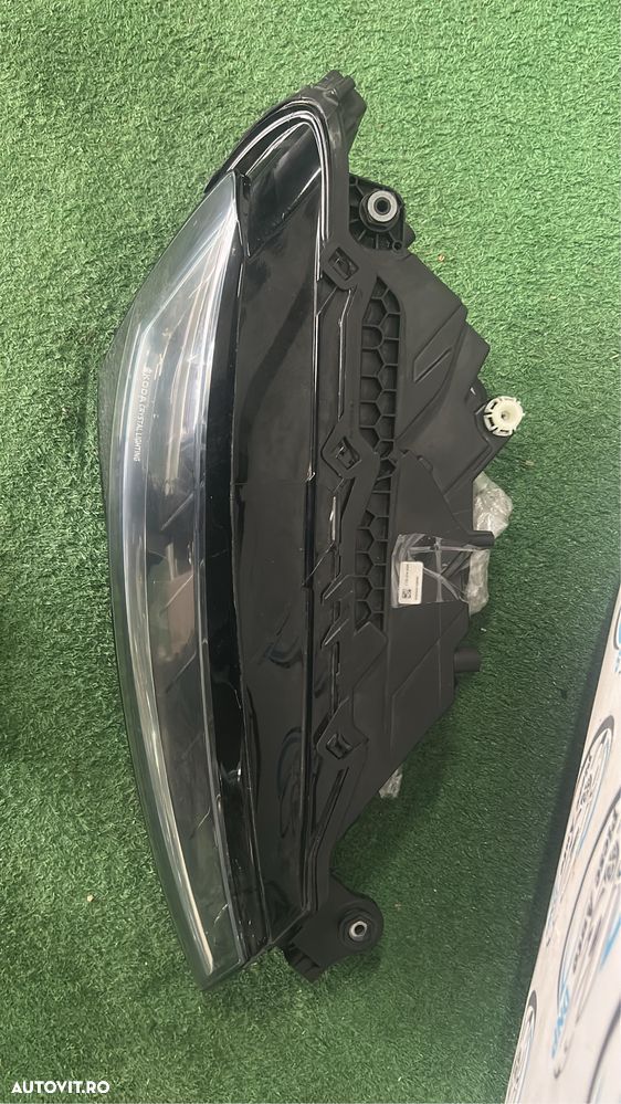 Far dreapta skoda superb 3 crystal lighting - 2