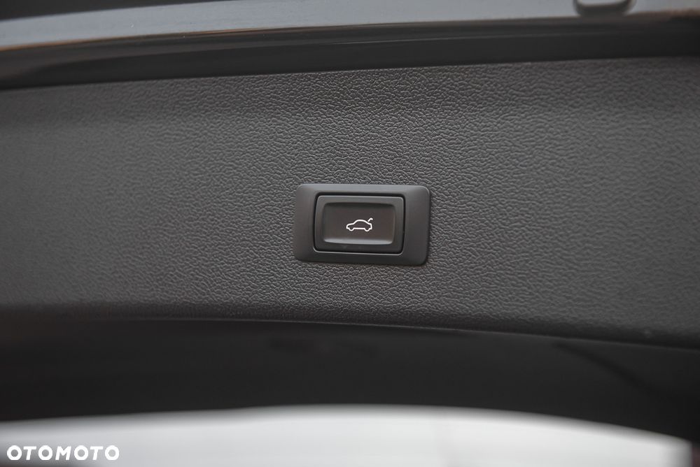 Audi A4 Avant 2.0 TDI ultra S tronic sport - 30