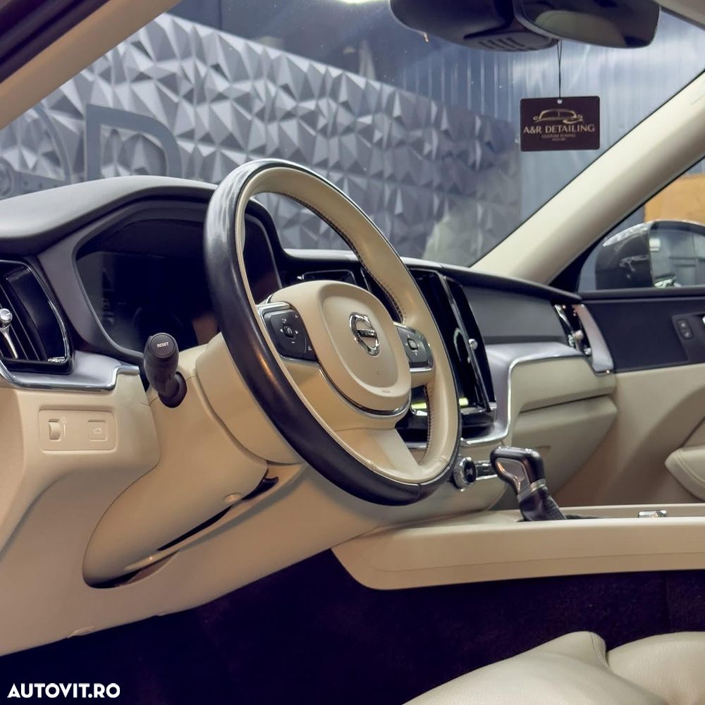 VOLVO XC60 2020 — imagine 16