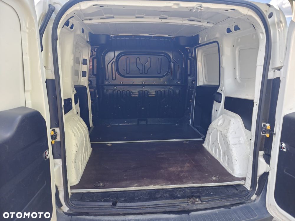 Opel COMBO - 19