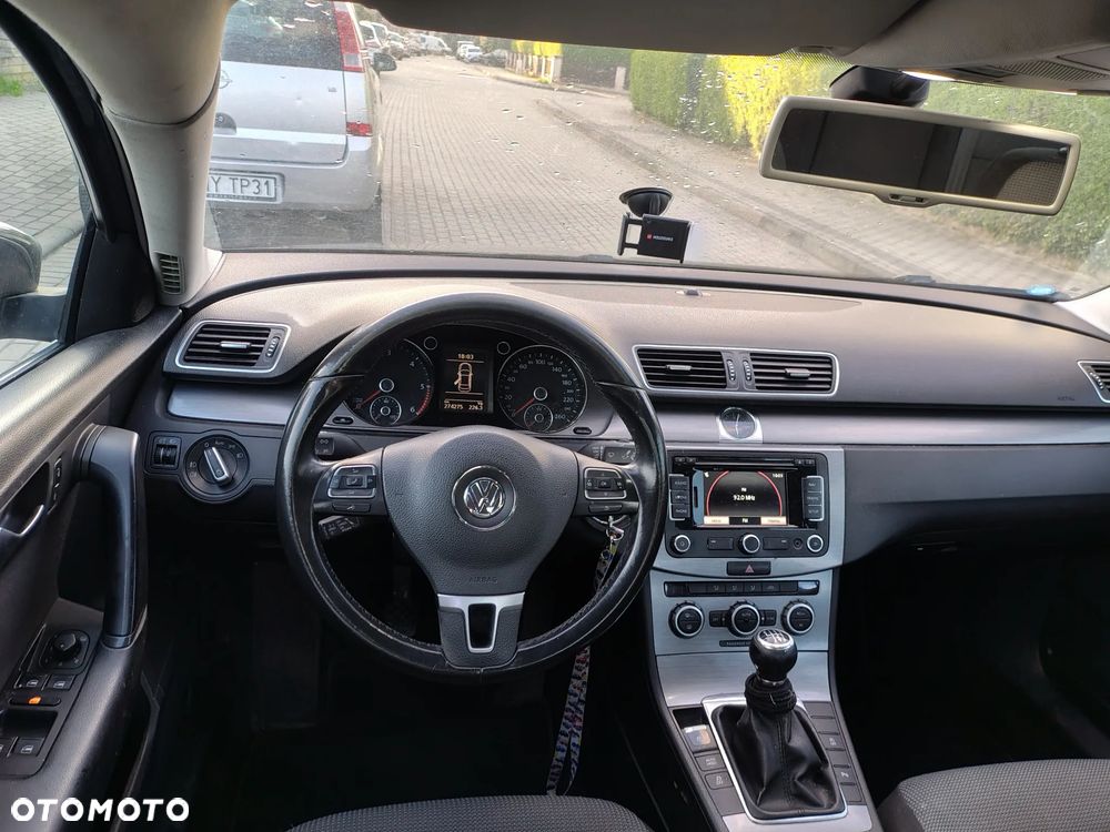 Volkswagen Passat - 11