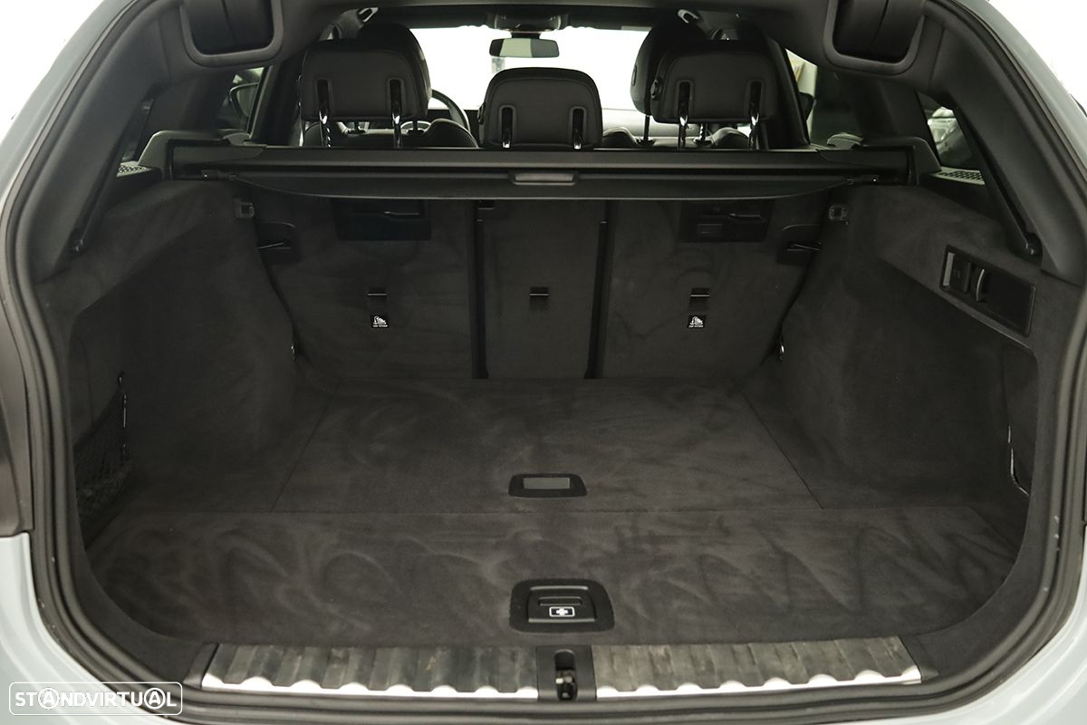 BMW 320 d Touring Pack Desportivo M Auto - 23