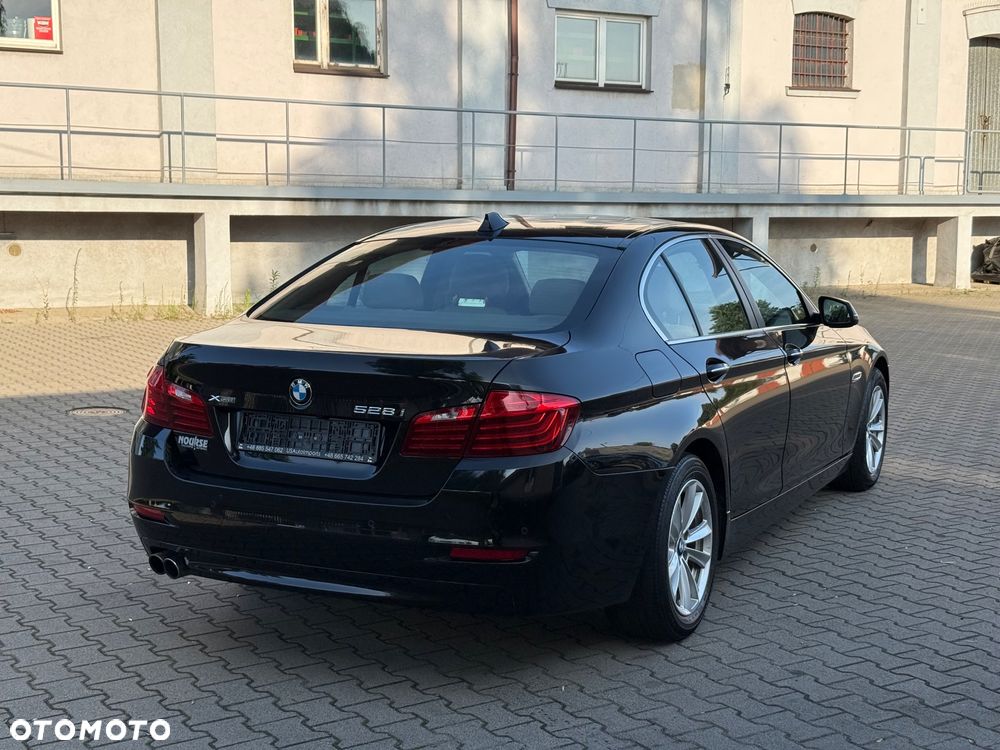 BMW Seria 5 528i xDrive Luxury Line - 5