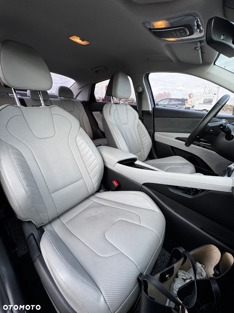 Hyundai Elantra 1.6 Executive CVT - 20