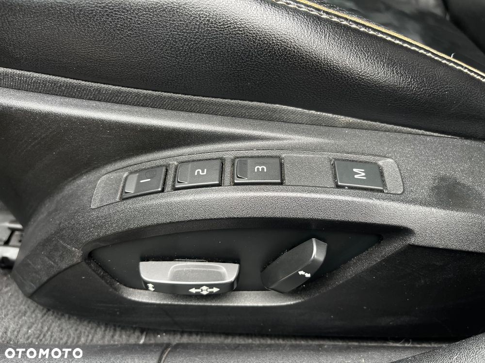 Volvo V40 D2 R Design - 18