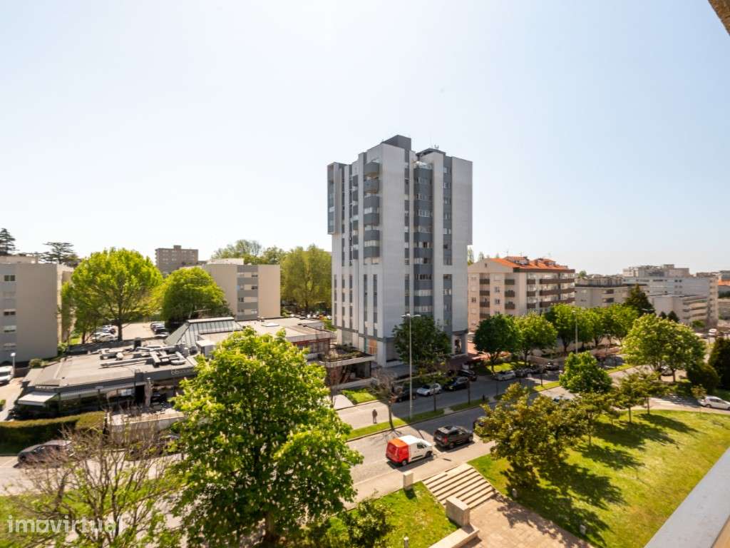 T3+1 Duplex no último piso, com amplos terraços e 3 lugares de garagem - Grande imagem: 2/30