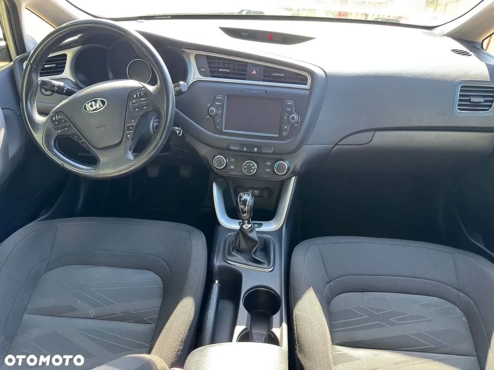 Kia Ceed - 11