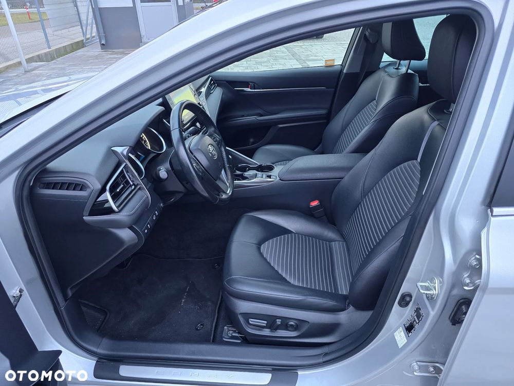 Toyota Camry 2.5 Hybrid Executive CVT - 33