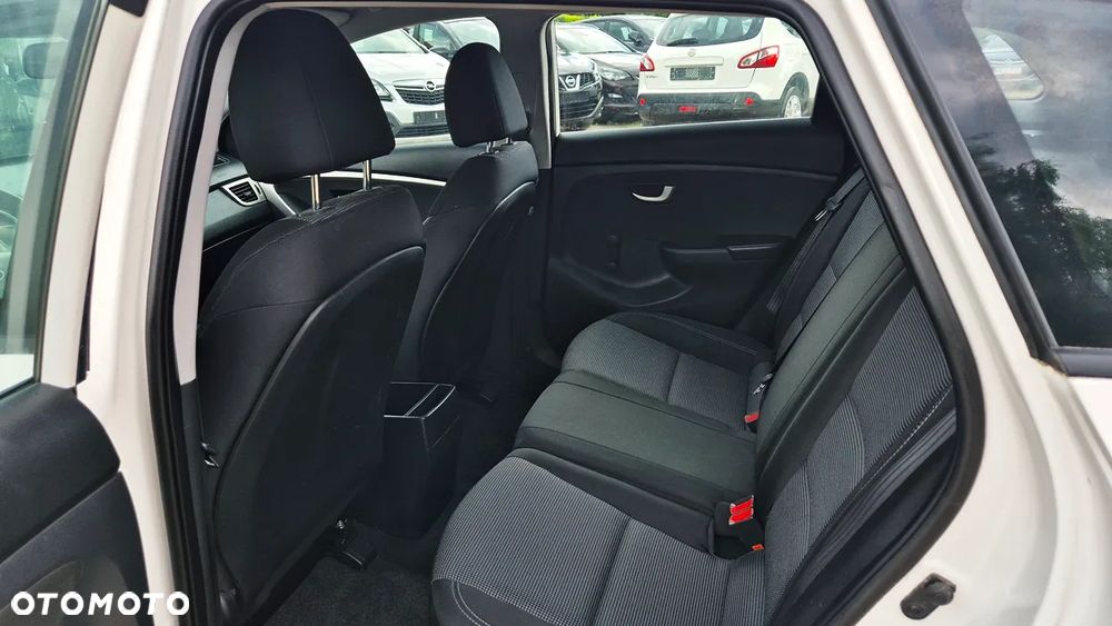 Hyundai i30 1.4 Intro Edition - 30