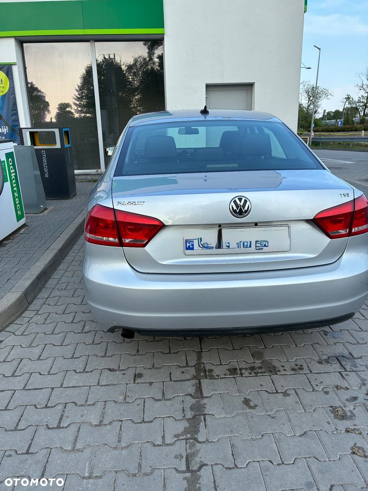 Volkswagen Passat - 4