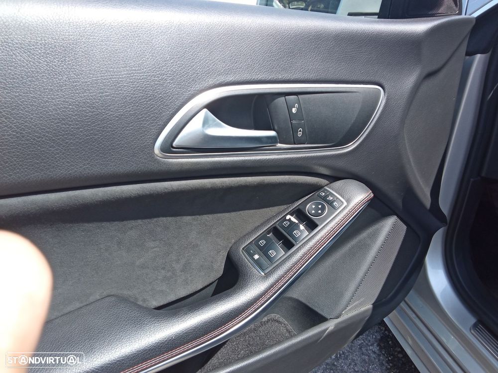 Mercedes-Benz CLA 180 d Shooting Brake AMG Line - 15
