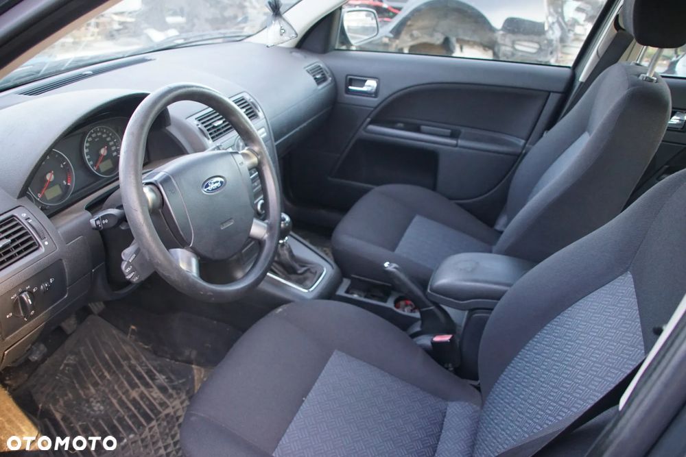 Auto na części - Ford Mondeo MK3 Lift 2.0 TDCI 130 KM 4S7Q-6006-EA 5S7R-7002-CA 2MWE 2005R Silnik Skrzynia Drzwi Maska Klapa Zderzak Błotnik Szyba Lusterko Deska Kokpit Sterownik Moduł Czujnik Licznik Kierownica Panel - 11