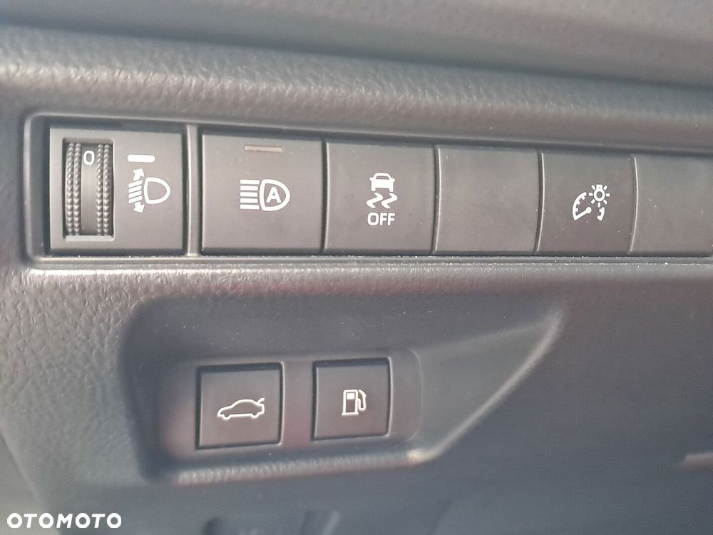 Toyota Camry - 26