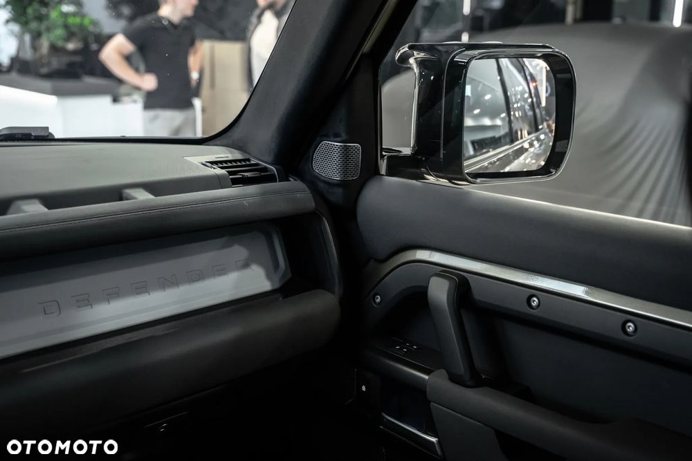 Land Rover Defender 3.0 D200 mHEV X-Dynamic HSE - 28