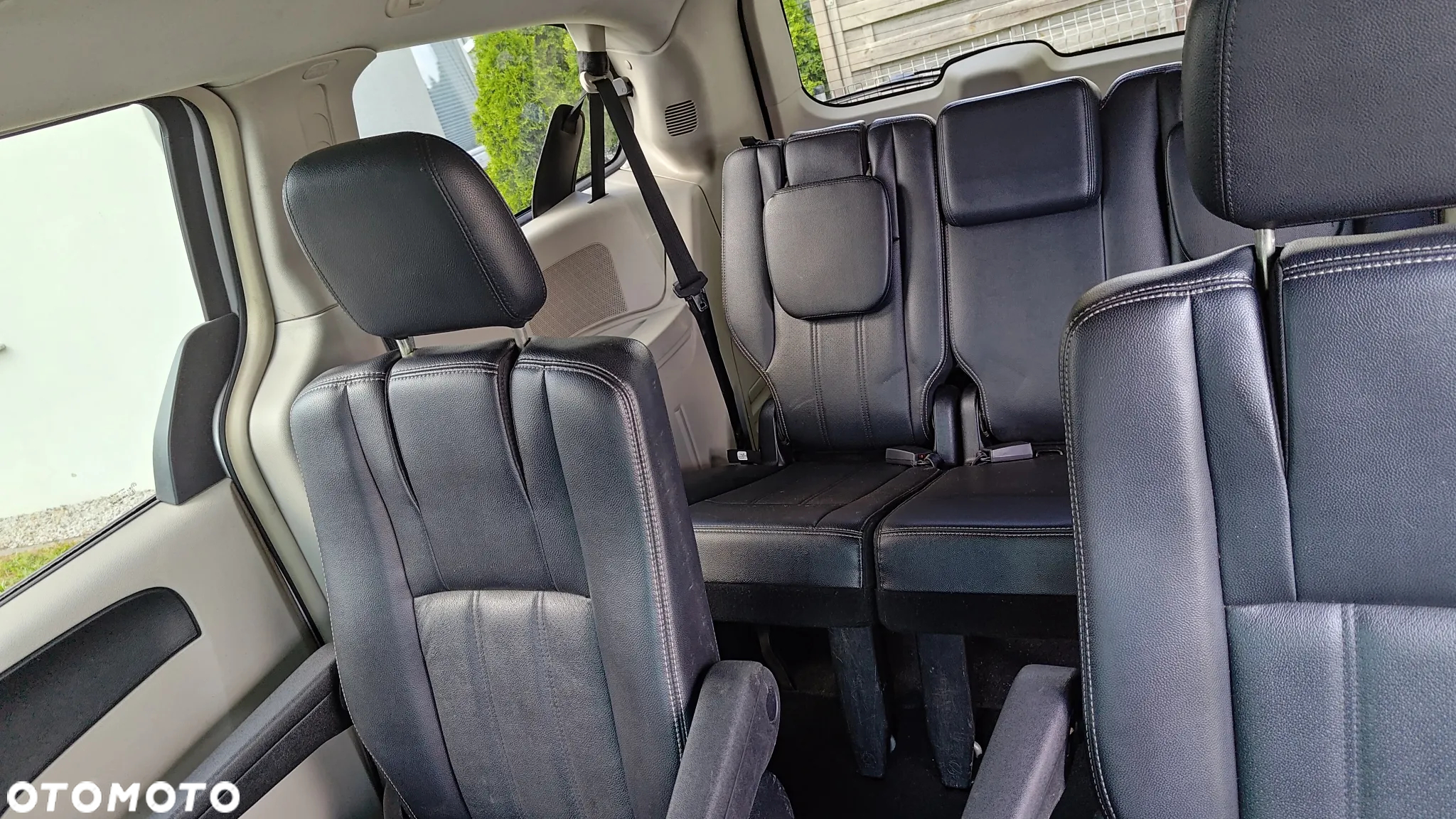 Chrysler Town & Country - 15